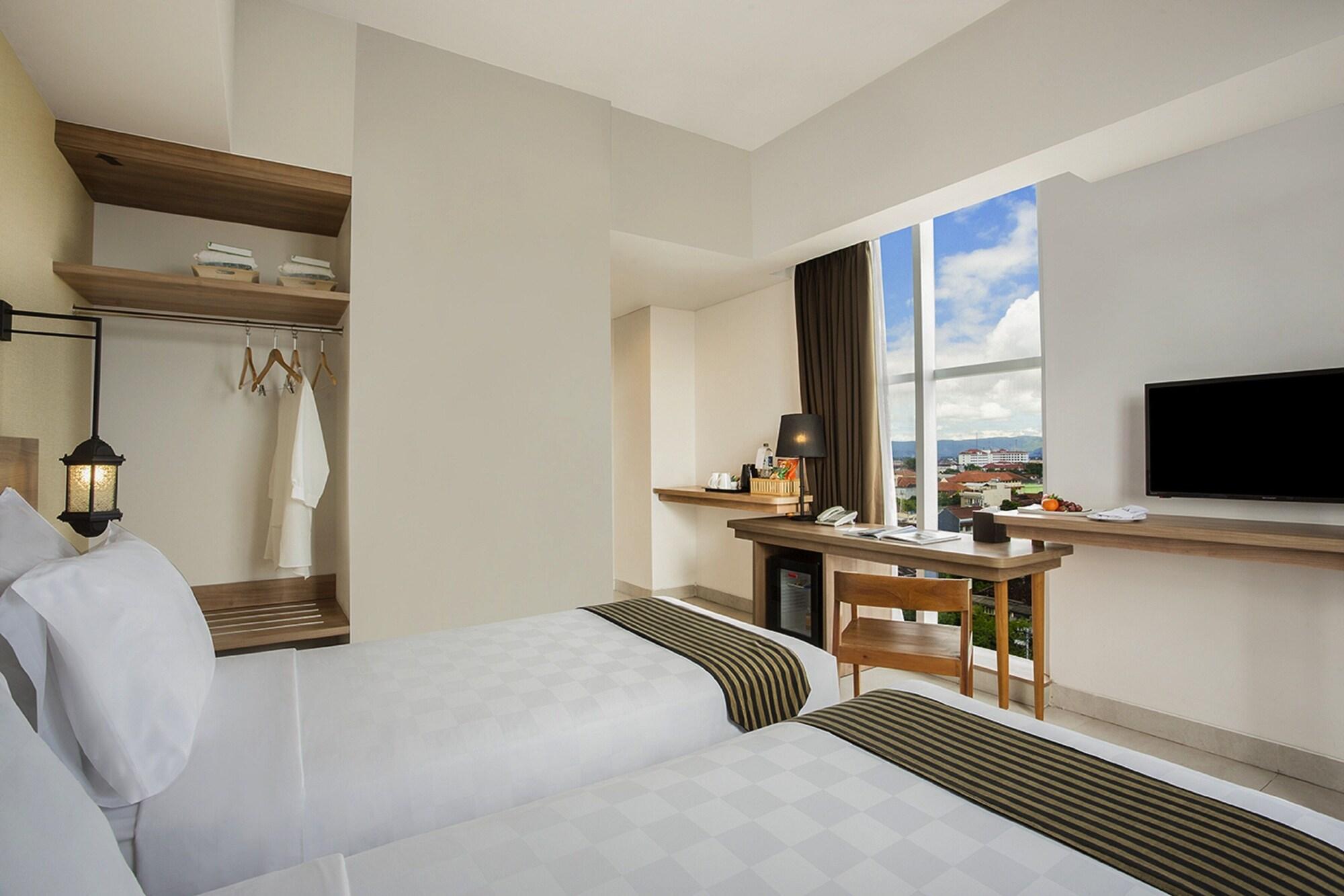 คาส ตูกู  Hotel ยอกยาการ์ตา ภายนอก รูปภาพ