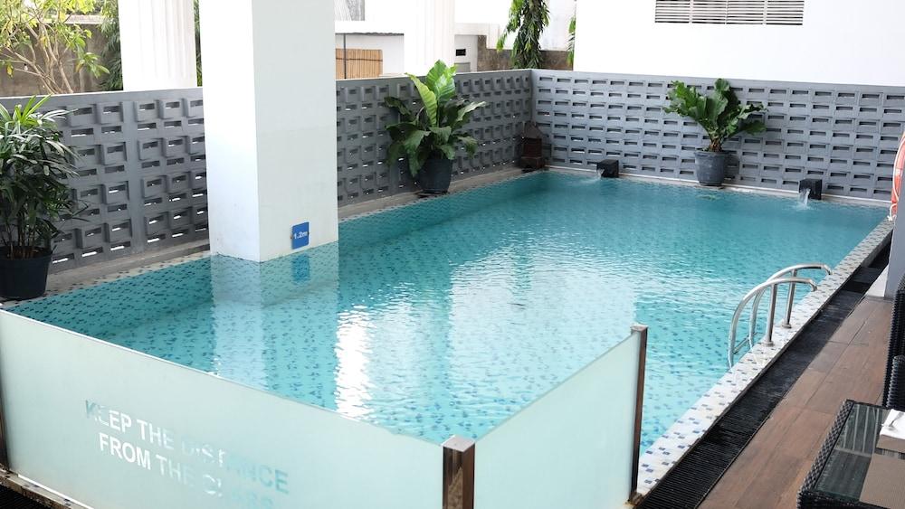 คาส ตูกู  Hotel ยอกยาการ์ตา ภายนอก รูปภาพ