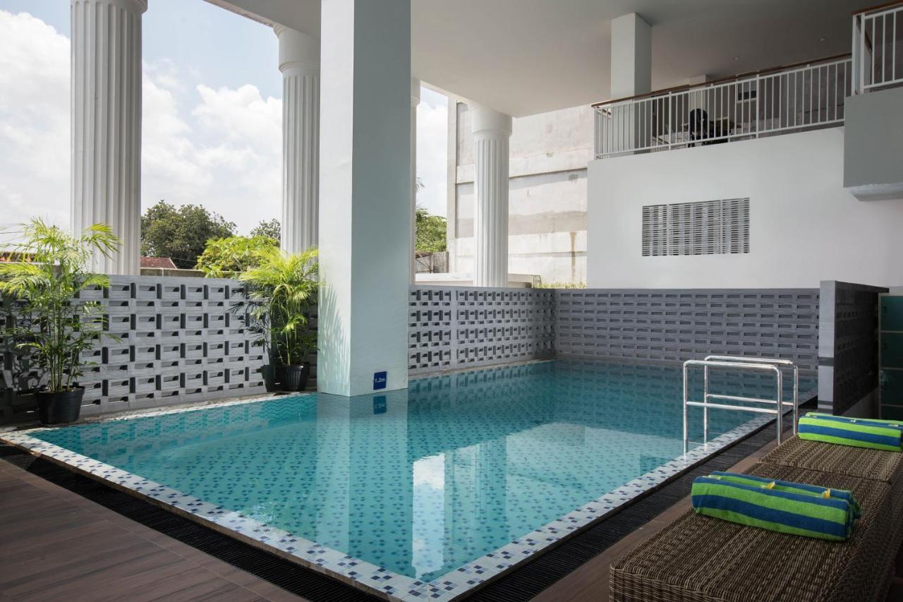 คาส ตูกู  Hotel ยอกยาการ์ตา ภายนอก รูปภาพ