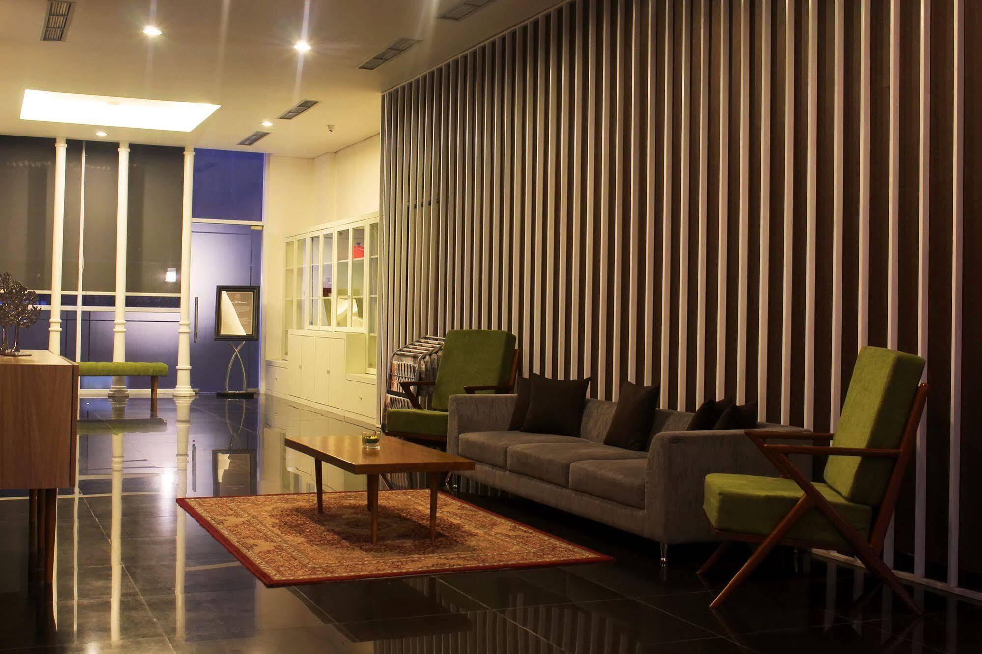คาส ตูกู  Hotel ยอกยาการ์ตา ภายนอก รูปภาพ