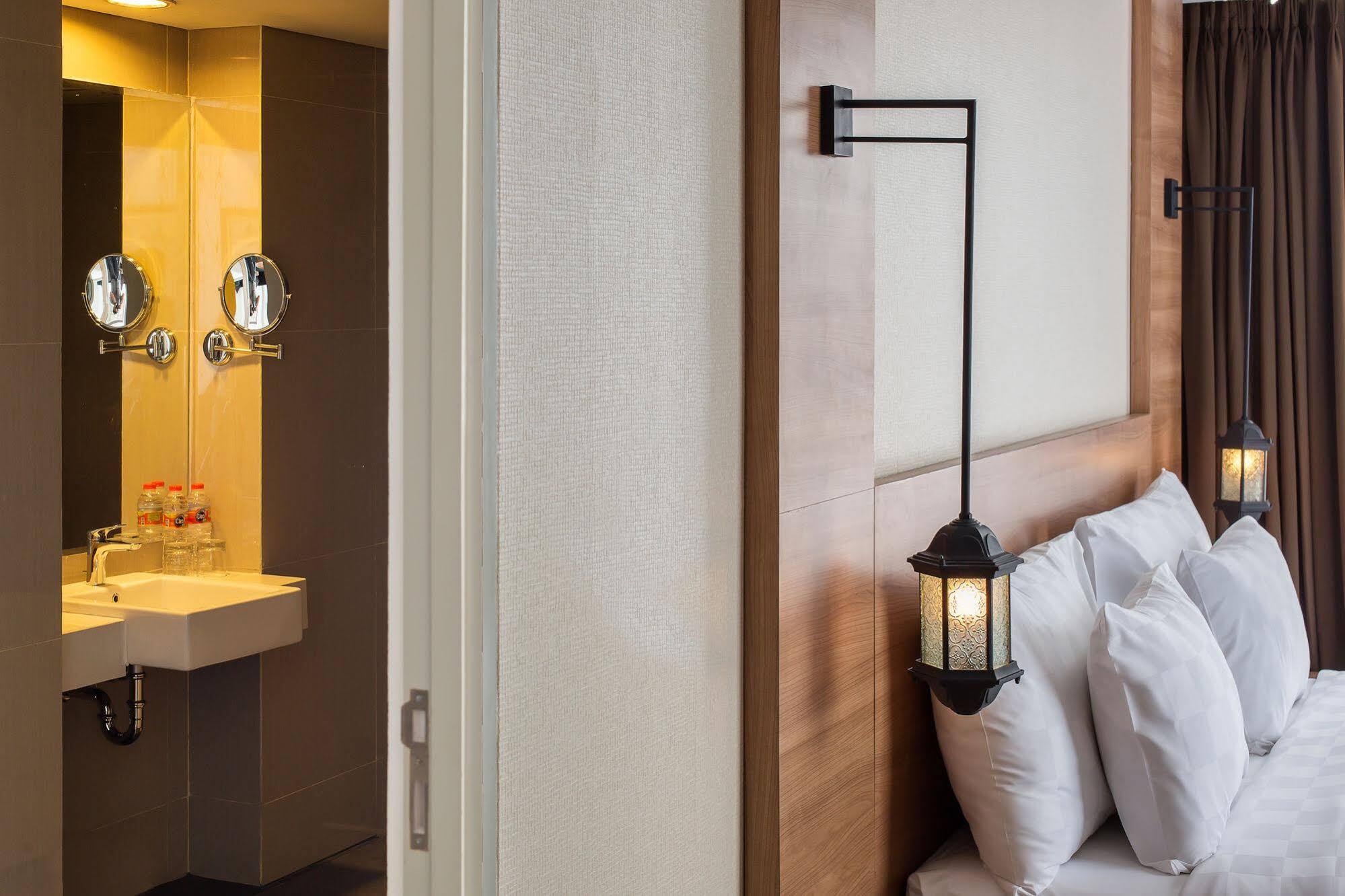 คาส ตูกู  Hotel ยอกยาการ์ตา ภายนอก รูปภาพ