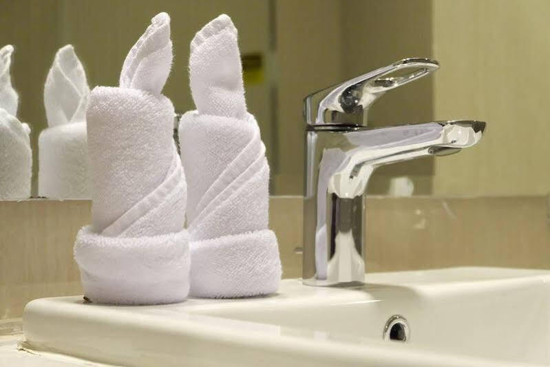 คาส ตูกู  Hotel ยอกยาการ์ตา ภายนอก รูปภาพ