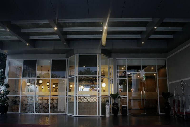 คาส ตูกู  Hotel ยอกยาการ์ตา ภายนอก รูปภาพ