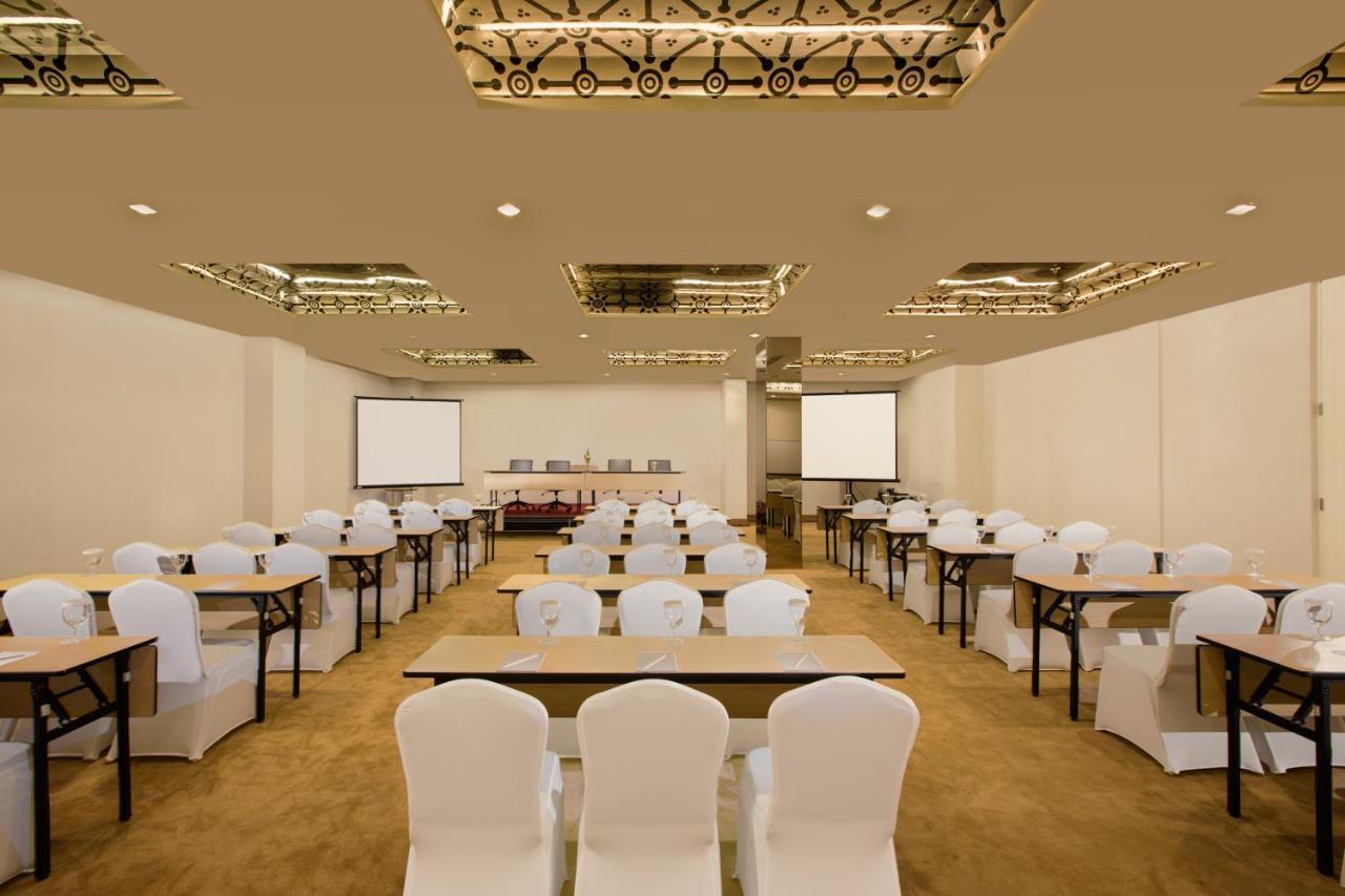 คาส ตูกู  Hotel ยอกยาการ์ตา ภายนอก รูปภาพ