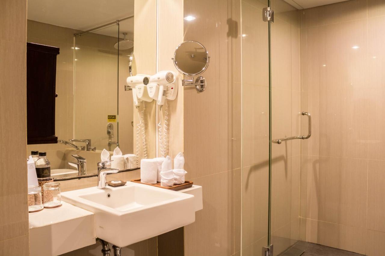คาส ตูกู  Hotel ยอกยาการ์ตา ภายนอก รูปภาพ