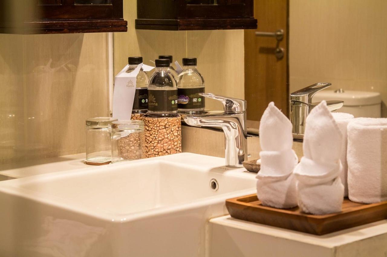 คาส ตูกู  Hotel ยอกยาการ์ตา ภายนอก รูปภาพ