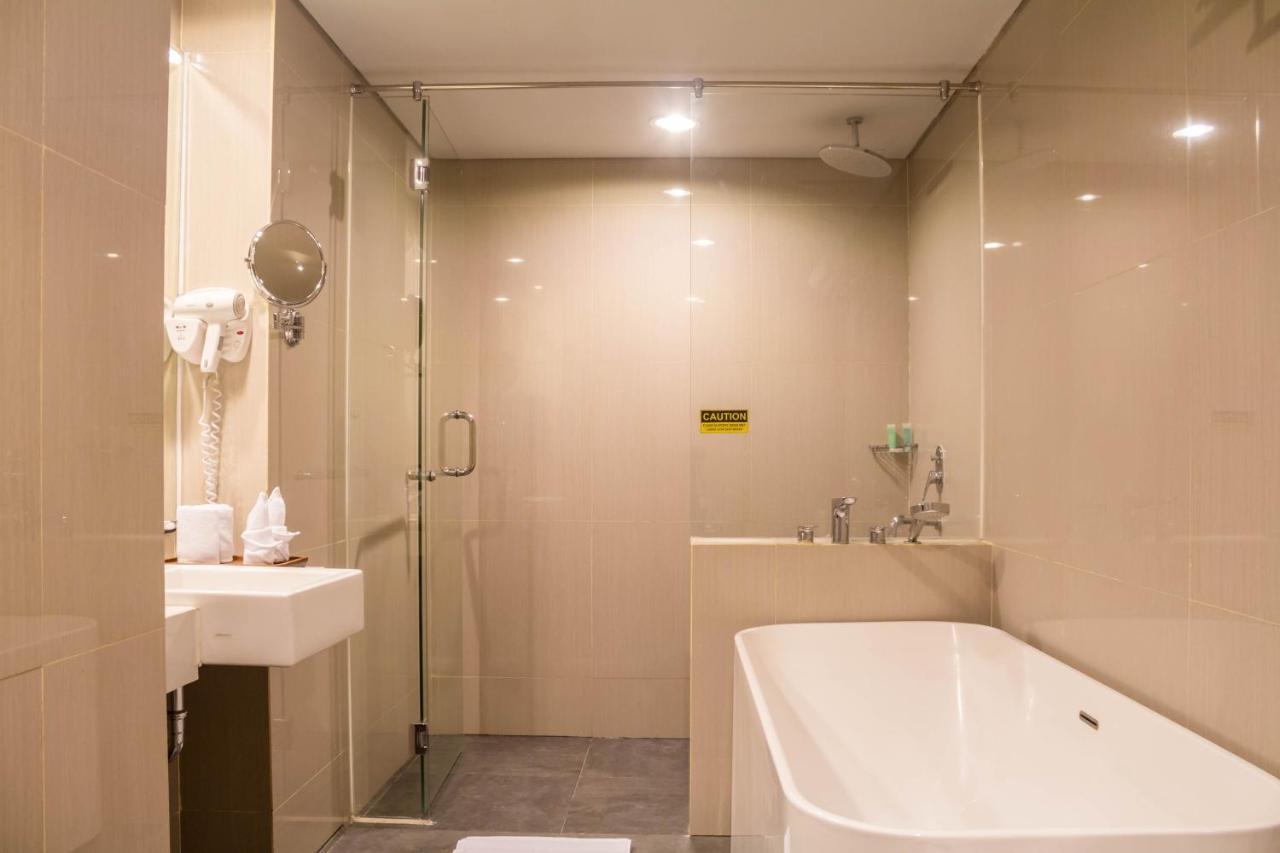 คาส ตูกู  Hotel ยอกยาการ์ตา ภายนอก รูปภาพ